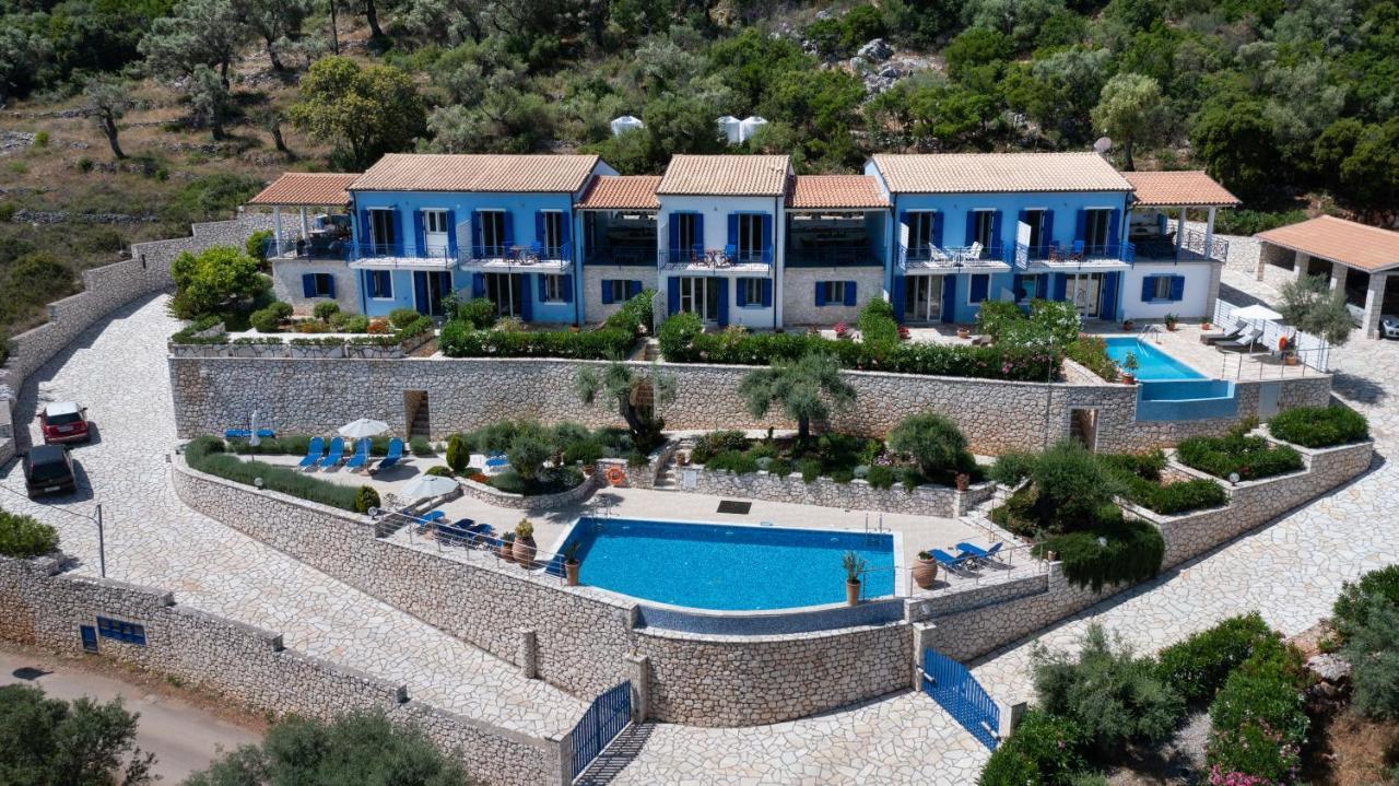 Villas Amantea- Four Villas With Big Pool And Infinity Pool シヴォタ エクステリア 写真