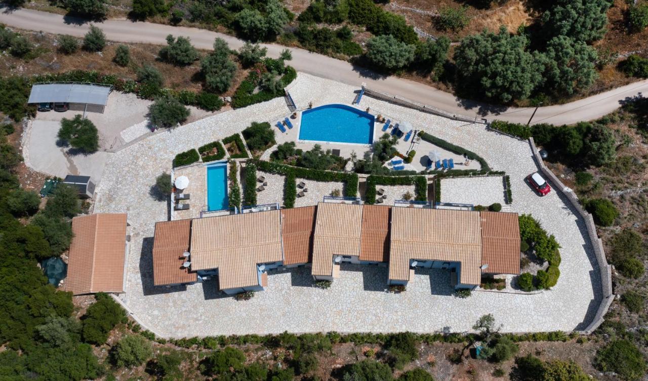 Villas Amantea- Four Villas With Big Pool And Infinity Pool シヴォタ エクステリア 写真
