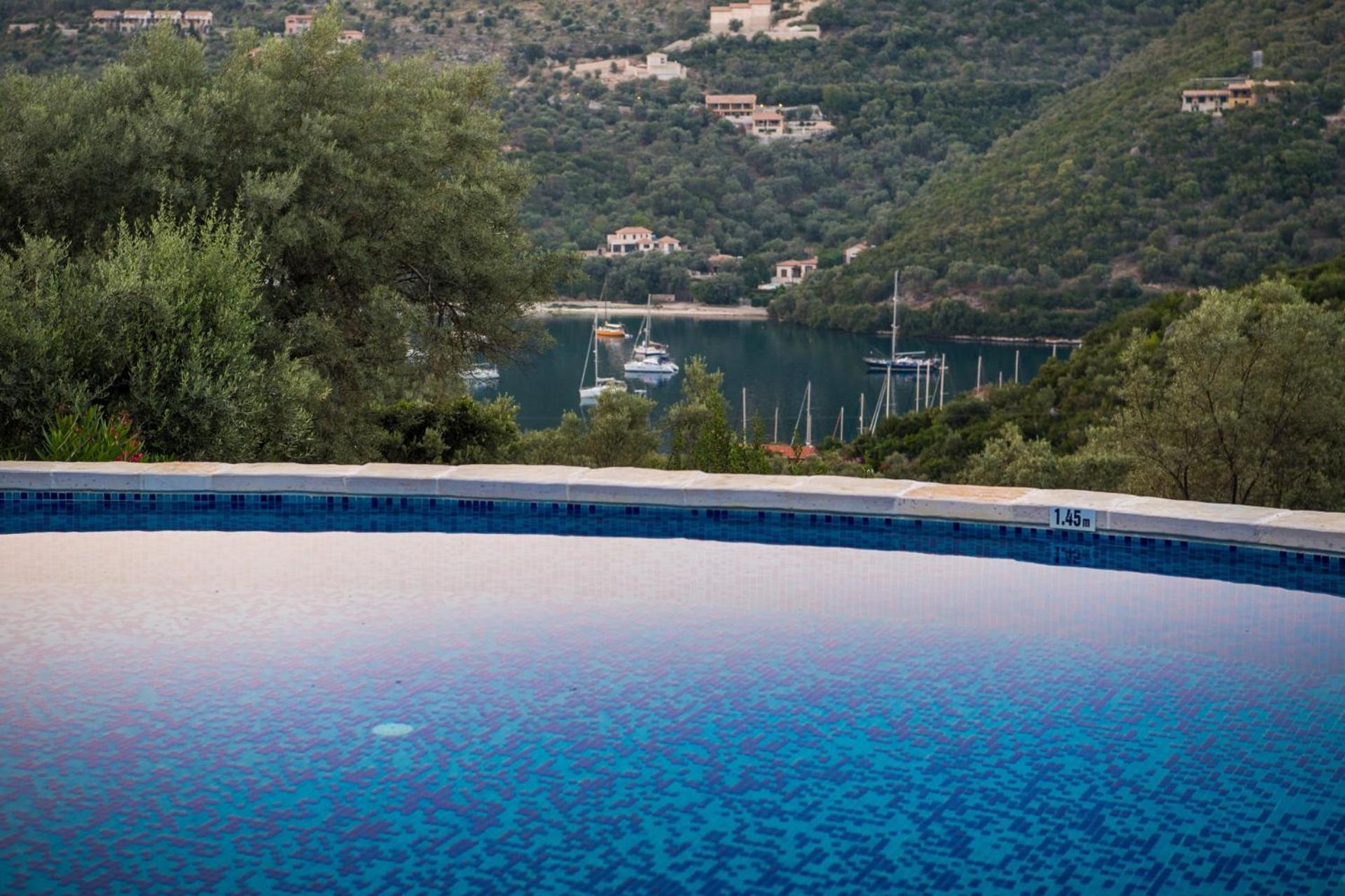 Villas Amantea- Four Villas With Big Pool And Infinity Pool シヴォタ エクステリア 写真