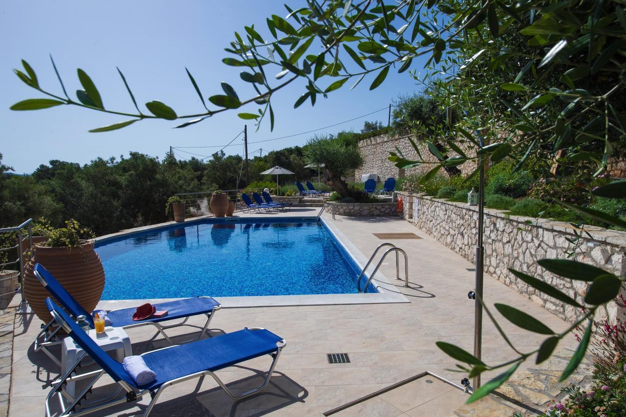Villas Amantea- Four Villas With Big Pool And Infinity Pool シヴォタ エクステリア 写真