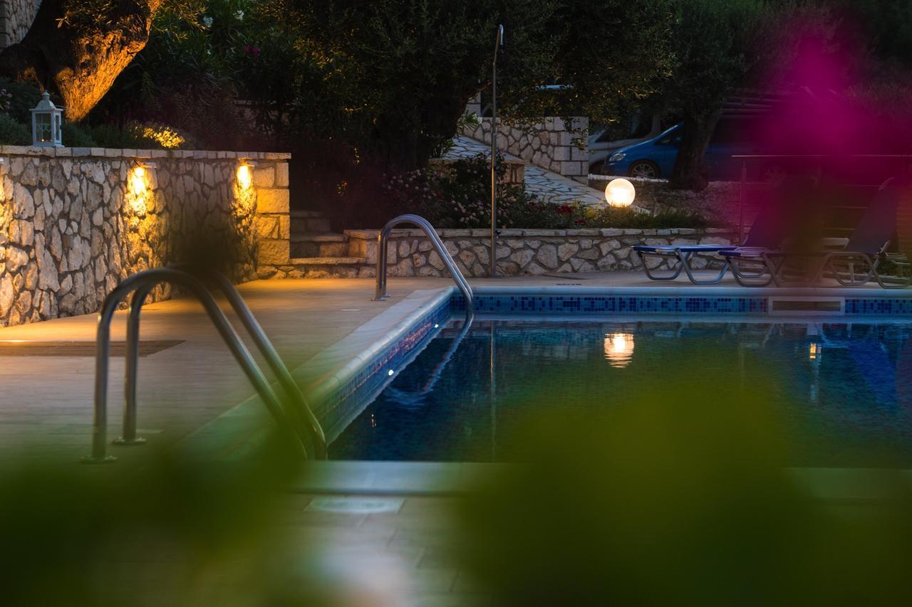 Villas Amantea- Four Villas With Big Pool And Infinity Pool シヴォタ エクステリア 写真