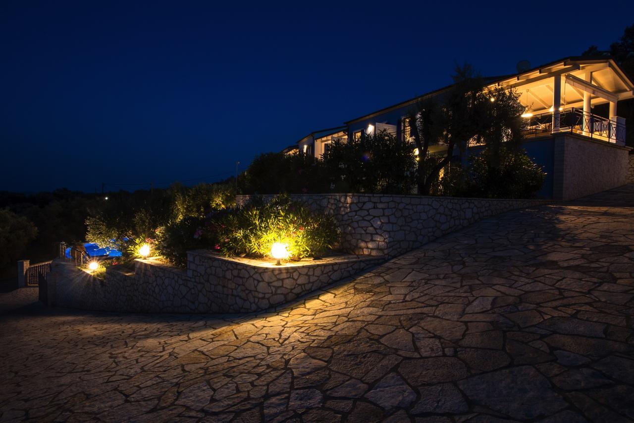 Villas Amantea- Four Villas With Big Pool And Infinity Pool シヴォタ エクステリア 写真
