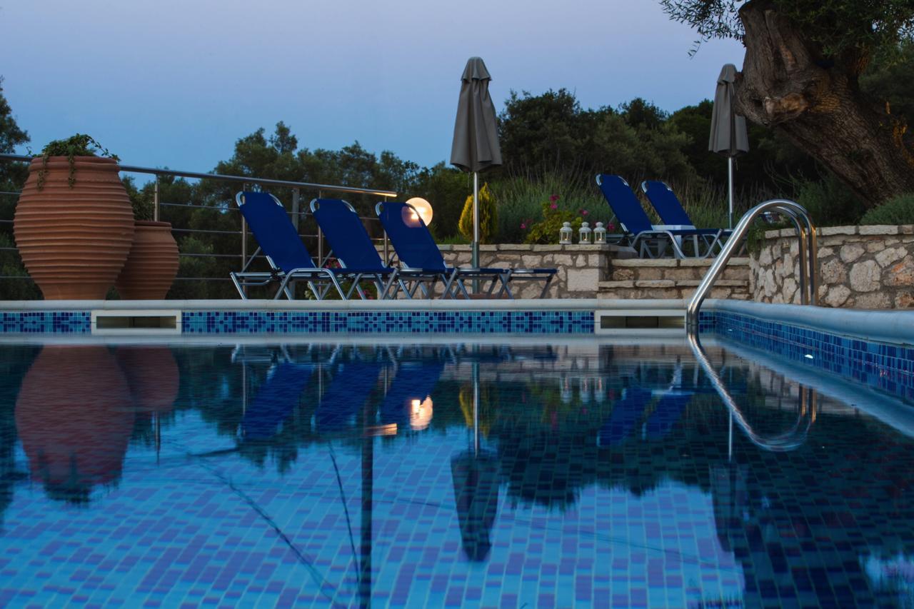 Villas Amantea- Four Villas With Big Pool And Infinity Pool シヴォタ エクステリア 写真